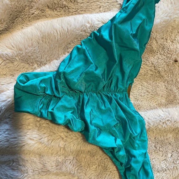 Beach bunny “big girls don’t cry” bikini bottom - Picture 3 of 3